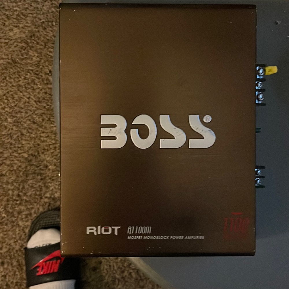 1100 watt amplifier Riot